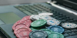 Lee más sobre el artículo Cómo ganar dinero jugando Poker por internet