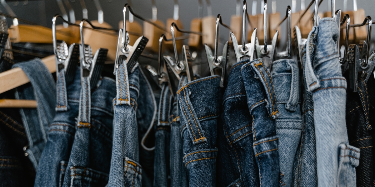 Lee más sobre el artículo Mejores Marcas de Jeans Colombianos para Emprender un Negocio en Estados Unidos