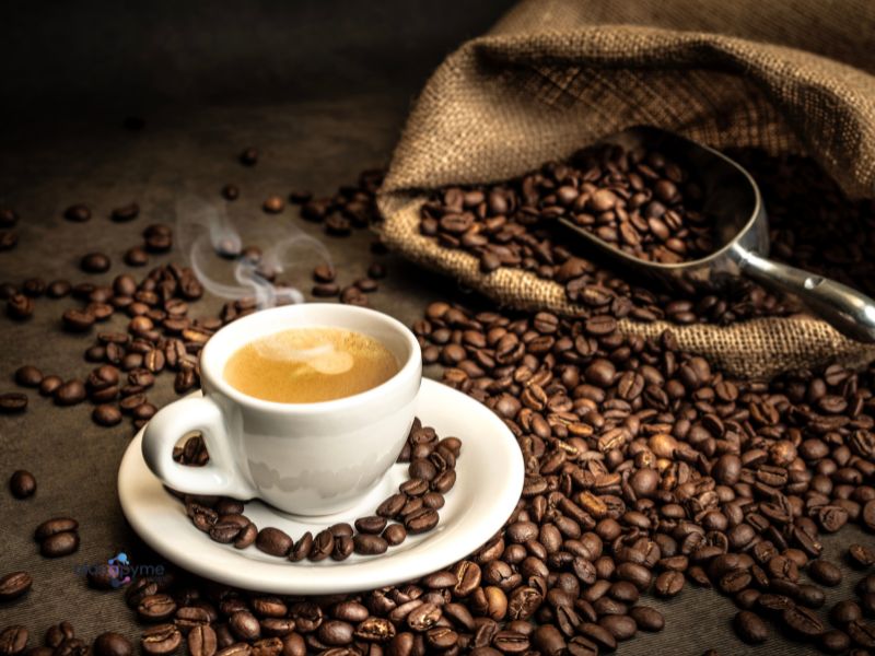 Ingredientes naturales para un café expreso saludable