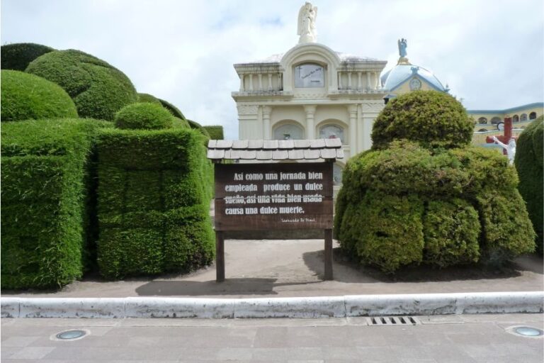 Cementerio de Tulcán atrae a más de 7.000 turistas colombianos en los primeros días del año